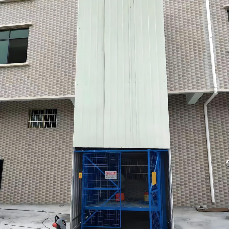 工厂彩钢瓦货梯